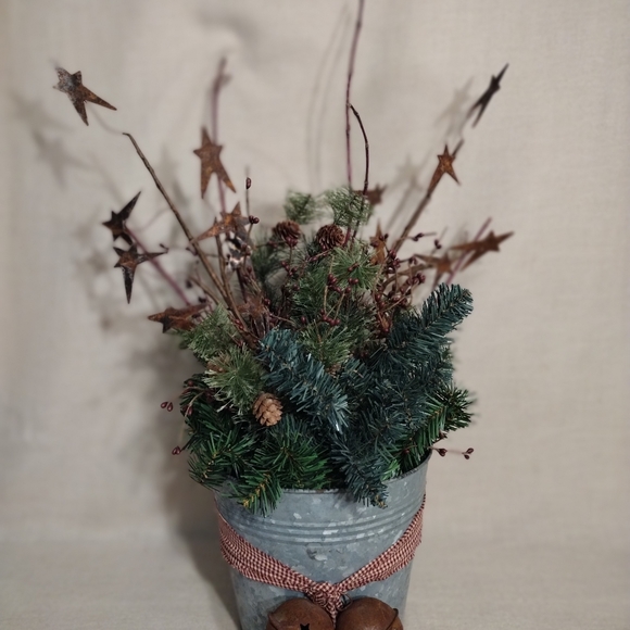 Primitive Faux Winter Arrangement - Picture 5 of 9